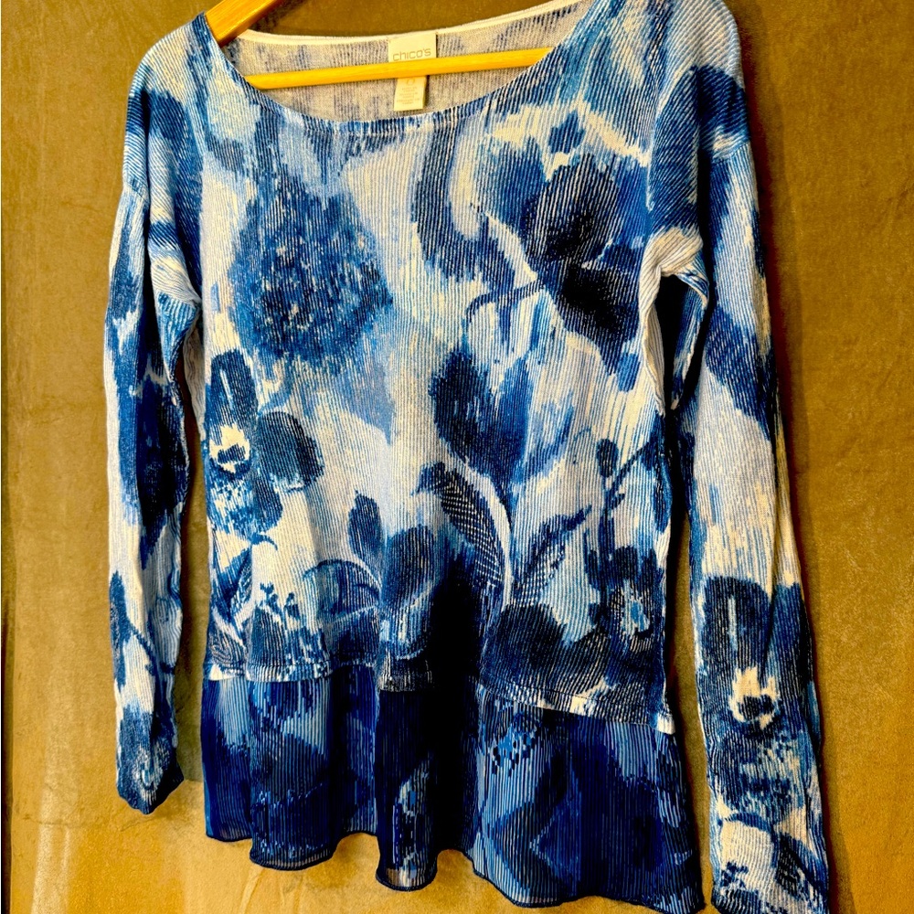 Chico’s size 0 - 4/6 blue floral long sleeve top